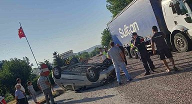 Bursa'da kamyonla çarpışan otomobil takla attı: 1’i çocuk 5 yaralı