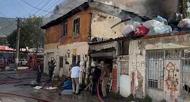 Bursa’da müstakil ev küle döndü, dumanlar kentin birçok noktasından görüldü