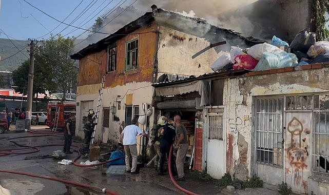 Bursa’da müstakil ev küle döndü, dumanlar kentin birçok noktasından görüldü