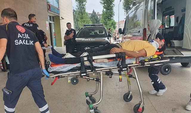 Bursa'da otomobil kamyonetle kafa kafaya çarpıştı! 6 kişi yaralandı