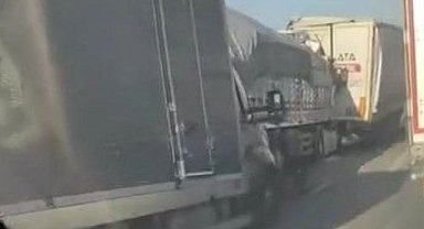 Bursa’da tır ve kamyonların karıştığı zincirleme kaza: 2 yaralı