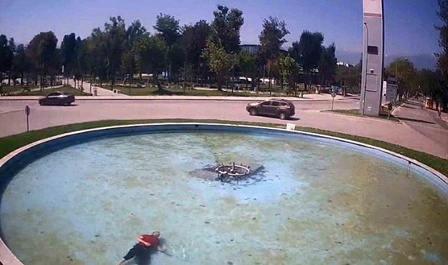 Bursa İnegöl'de alkollü şahıs süs havuzuna düştü