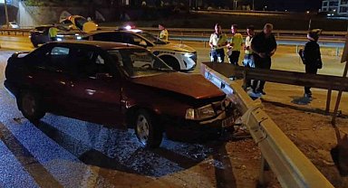 Bursa İnegöl'de bariyerlere çarpan sürücü trafik ekiplerine zor anlar yaşattı