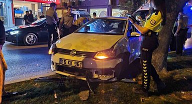 Bursa İnegöl'de otomobil kamyonete çarptı, sürücüsü yaralandı