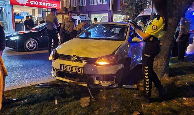 Bursa İnegöl'de otomobil kamyonete çarptı, sürücüsü yaralandı