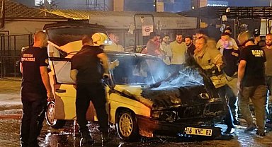 Bursa İnegöl'de seyir halindeki otomobil alev alev yandı