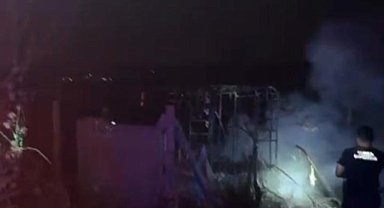 Bursa İznik'te park halindeki karavan kül oldu