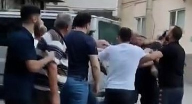 Bursa Osmangazi'de kalabalığın ortasında tekme tokat dövdüler