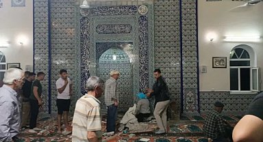 Camide mihrap tacı cemaatin üzerine düştü! Bir kişi hayatını kaybetti!