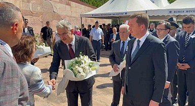 Celal Bayar kabri başında anıldı