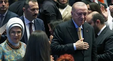Cumhurbaşkanı Erdoğan rozetlerini taktı! İşte AK Parti'ye katılan yeni isimler...