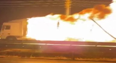 Freni patlayan TIR yanarak 8 kilometre gitti