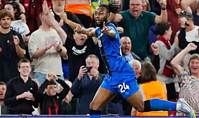 Futbol sahalarında bir ırkçı saldırı daha: Bu kez Liverpool taraftarı!