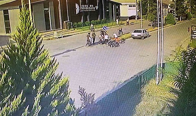 İnegöl'de kamyonetle çarpışan motosiklet sürücüsü yaralandı