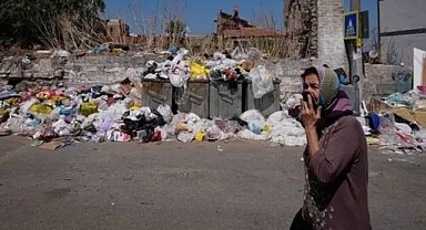 İzmir'in sokakları çöp yığınlarıyla doldu! Çöp toplama tesisi kapatıldı!