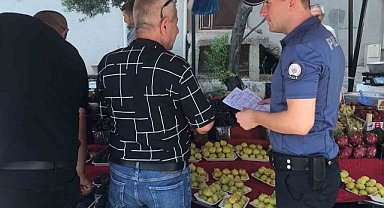Karacabey’de polis dolandırıcılığa karşı broşür dağıttı