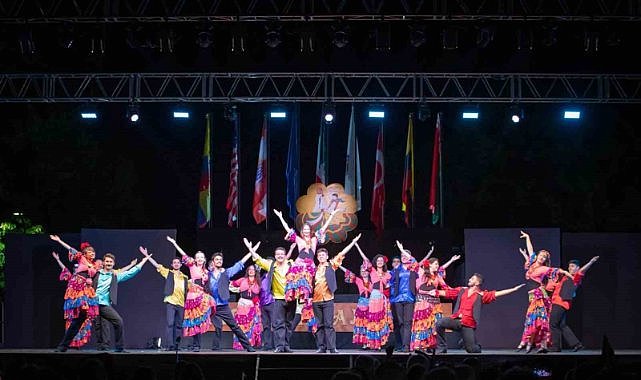 Nilüfer Halk Dansları Topluluğu İtalya’dan ödülle döndü
