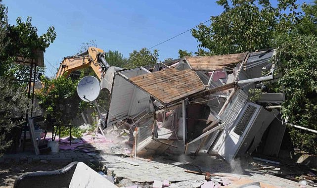 Osmangazi'de sit alanına yapılan kaçak yapılar yıkıldı