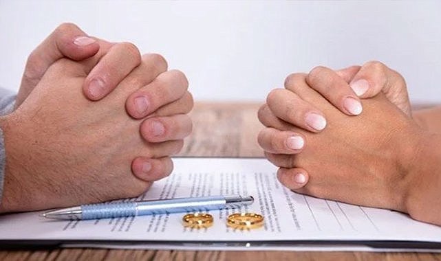 Sebepsiz yere evi terk eden eş tamamen kusurlu sayıldı