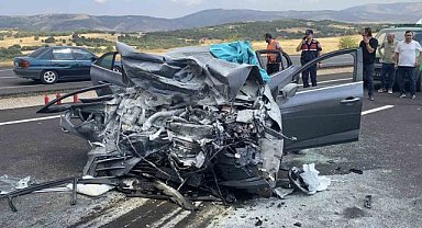 Tokat’ta iki otomobil kafa kafaya çarpıştı: 4 ölü, 1’i ağır 2 yaralı