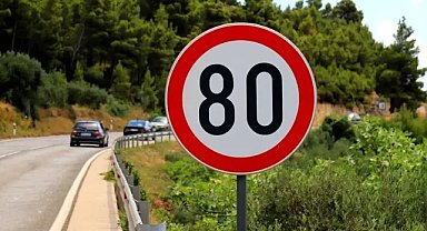 Trafik levhaları yeniden düzenlenecek! Resmi Gazete'de yayımlandı