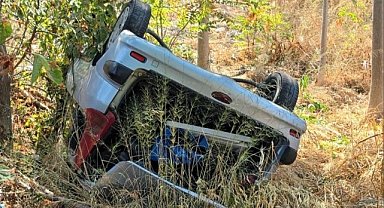 Uçuruma yuvarlanan otomobil sürücüsü yaralandı