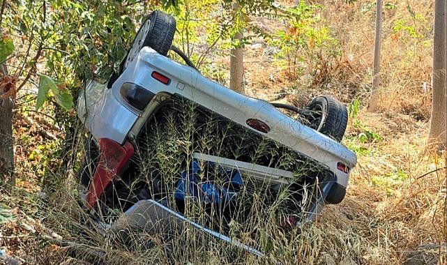 Uçuruma yuvarlanan otomobil sürücüsü yaralandı
