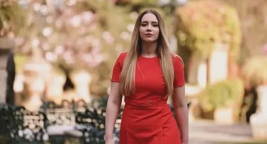Ünlü oyuncu Hayal Köseoğlu'nun babası hayatını kaybetti
