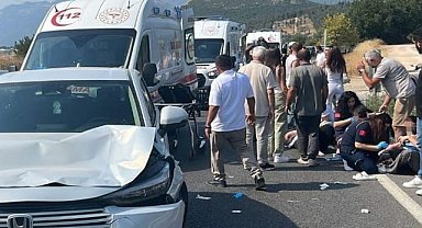 Yolun karşısına geçen aileye otomobil çarptı : 1 ölü, 3 yaralı