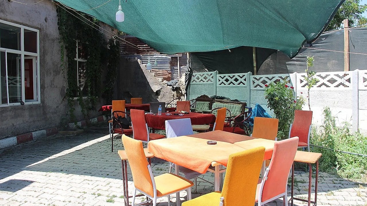Zile'de Kahvehanelere Darbe Vuruldu Masa Yasağı Geldi!