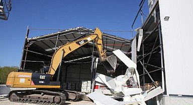 Başköy’de kaçak depo yıkıldı