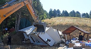 Bursa’da kaçağa geçit yok! İkisi daha yıkıldı