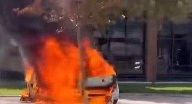 Bursa’da park halindeki otomobil alev topuna döndü