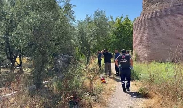 Bursa’da tarihi surların dibinde erkek cesedi bulundu