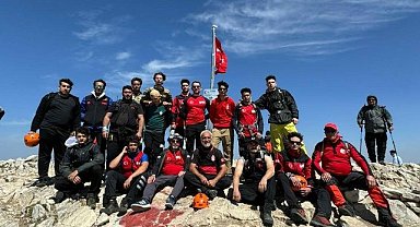 Bursa’da zaferi zirvede kutladılar