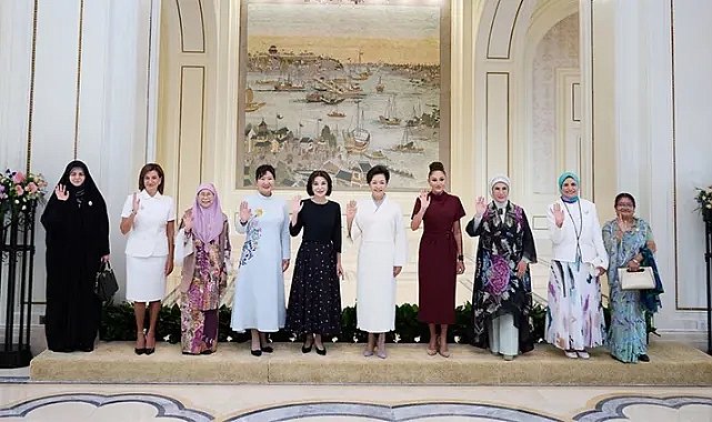 Emine Erdoğan lider eşleriyle bir araya geldi