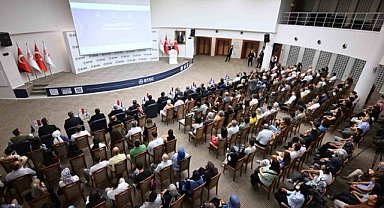 YKS’de dereceye giren Bursalı gençler BTSO’da ödüllendirildi