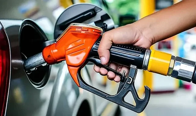 Benzin ve motorine indirim! Tabelalara yansıdı!