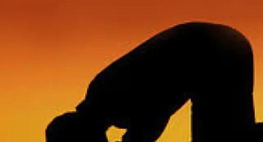 Tilavet Secdesi Rehberi 2025: Secde Ayeti Duyunca Ne Yapılır? Adım Adım Uygulama