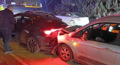 Bursa’da hafif ticari araç ile cip çarpıştı! Yaralılar var