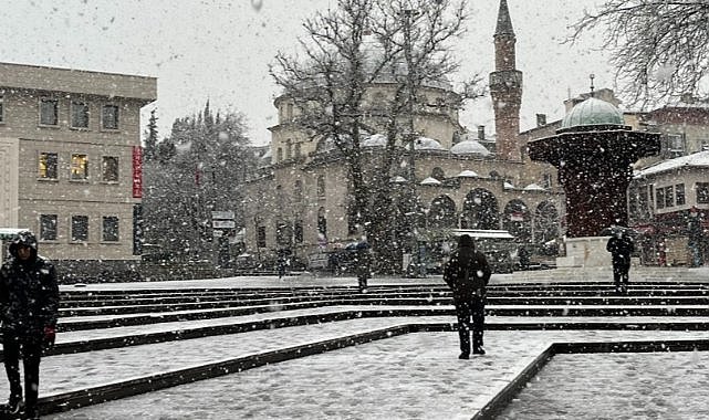 Bursa’da şehir merkezinde kar sürprizi! Uludağ’a çıkacaklar dikkat