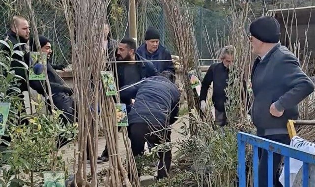 Bursa'da seyyar satıcı kavgasında zabıta bıçaklandı!