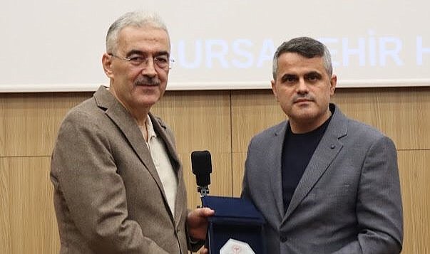 1 yılda 3 bin 766 ameliyat yapan doktora ödül