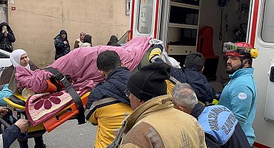 240 kiloluk genç kadın 7. kattan vinçle indirildi: Ekipler pencereyi söktü!