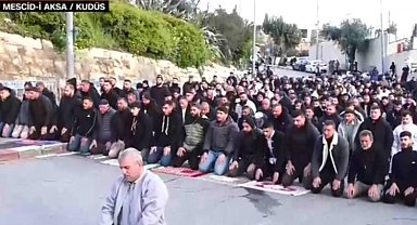 59 yıl sonra bir ilk! Mescid-i Aksa'da ibadet yasağı: Bayram namazı kılanlara müdahale