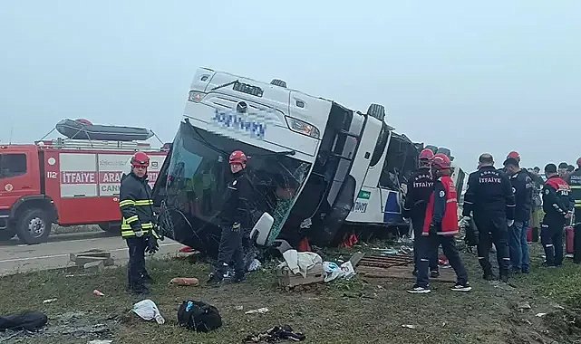 Adana'da bayram yolunda korkunç kaza: 2 ölü, 20 yaralı var