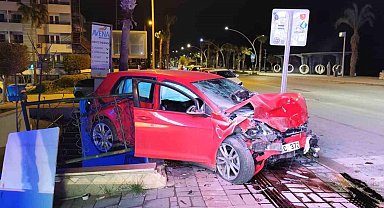 Alanya’da iki otomobil çarpıştı: 3 yaralı