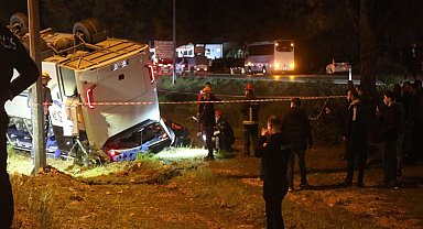 Antalya’da servis midibüsü devrildi: 16 infaz koruma memuru yaralı