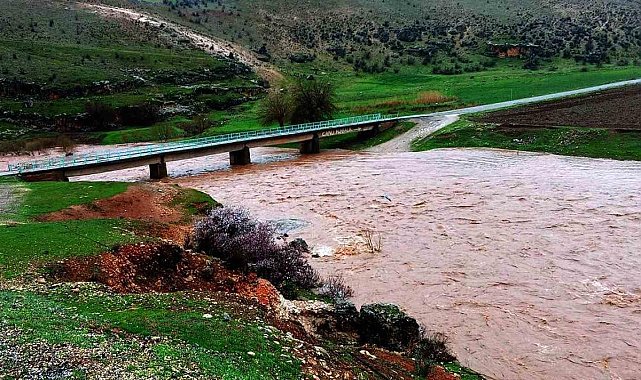 Araban’da etkili olan sağanak yağış Sıtma Pınar Çayı’nın debisini arttırdı