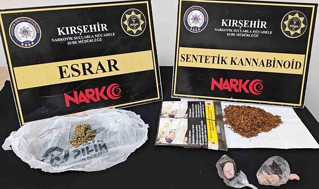 Araçta uyuşturucu ele geçirildi: 2 tutuklama